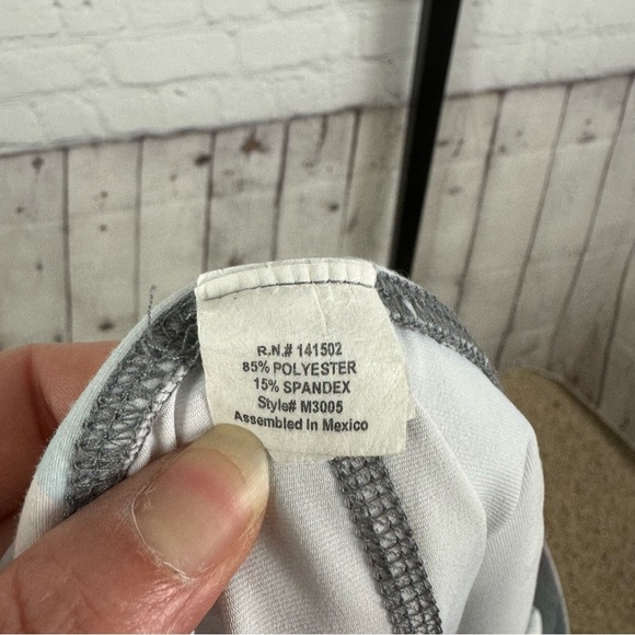 Evolution and Creation Geometric Print Capri Length Leggings Size Medium - Picture 5 of 5